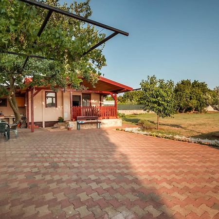 Funny House Villa Pula Exterior photo