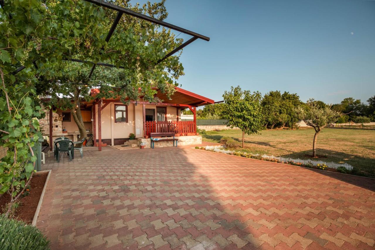 Funny House Villa Pula Exterior photo